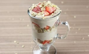 Iogurte com Frutas e Granola
